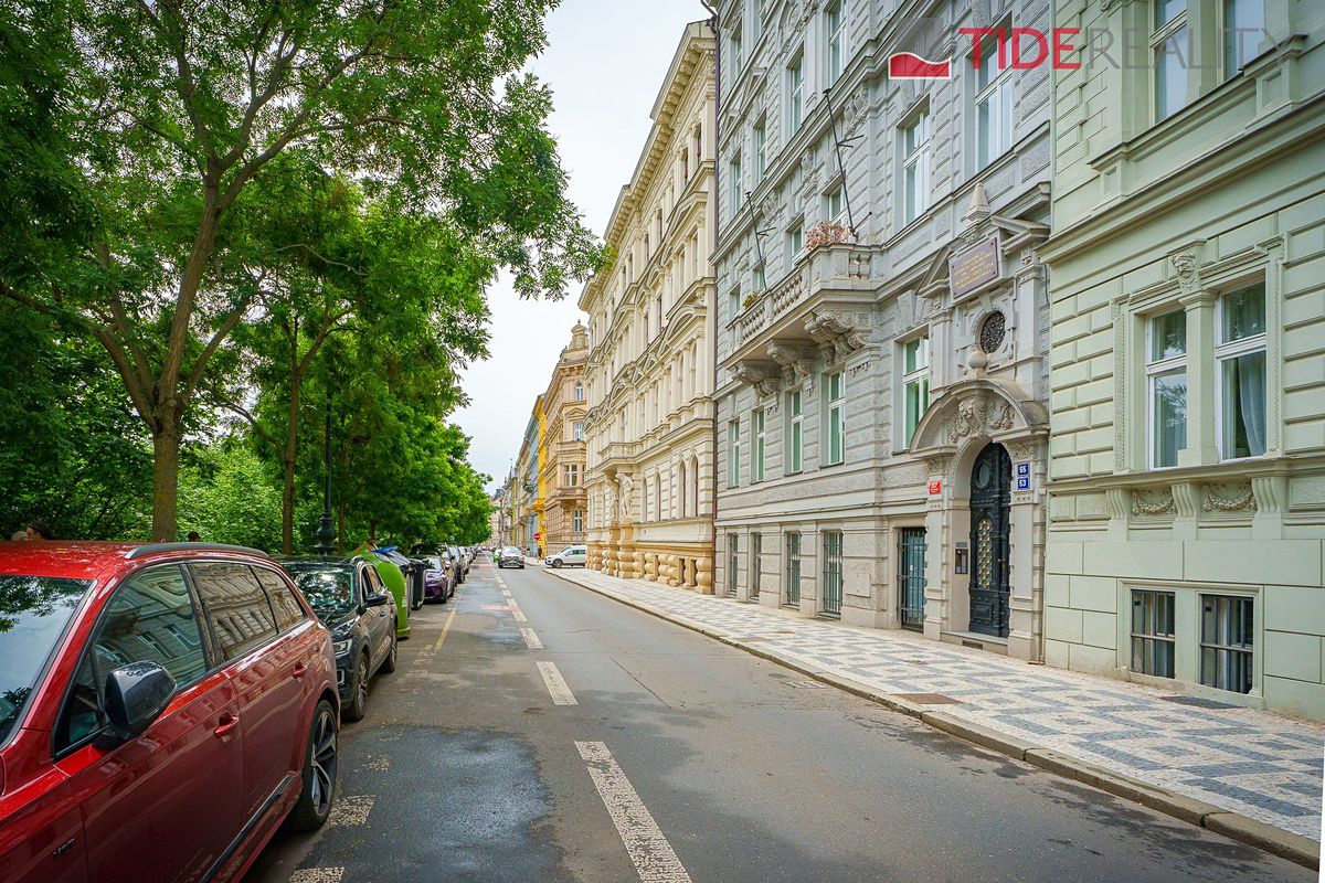 Prodej bytu 6 pokojů a více 196 m²