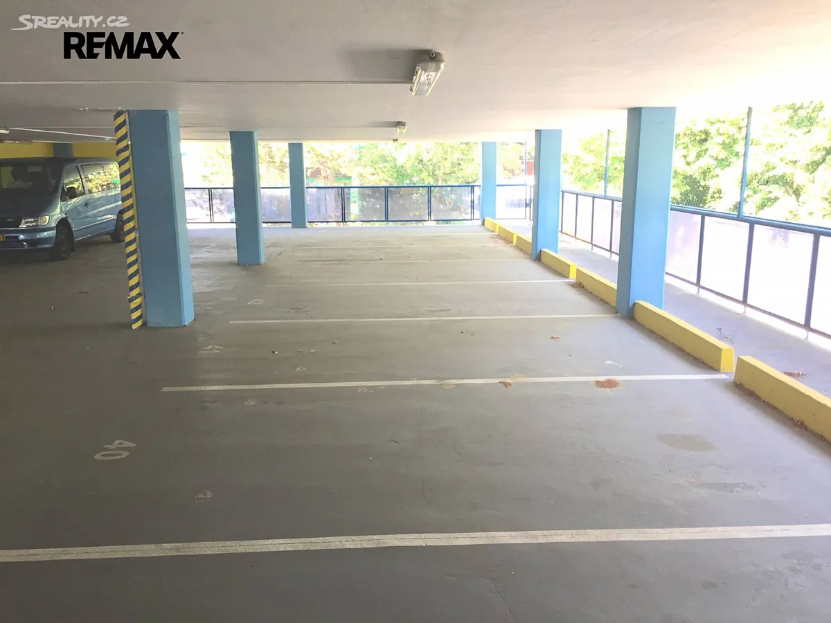Pronájem garážového stání 15 m² – další