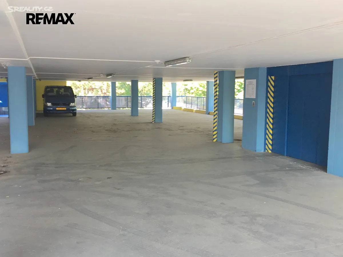 Pronájem garážového stání 15 m² – pohled 5