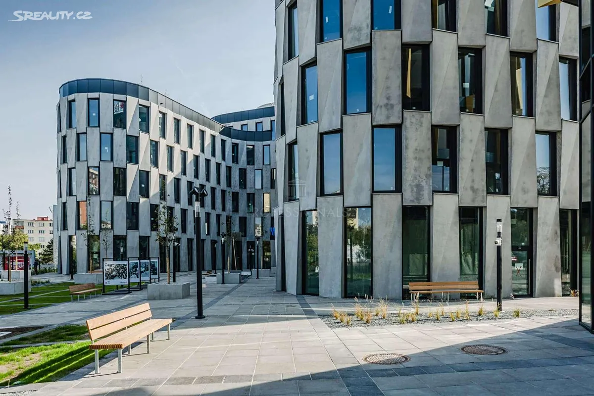 Pronájem kanceláře 447 m², Evropská
