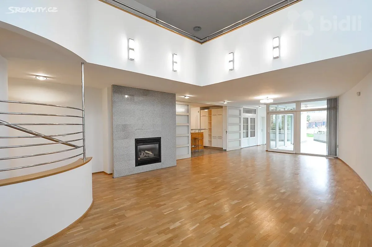Pronájem rodinného domu 379 m², pozemek 572 m², Praha