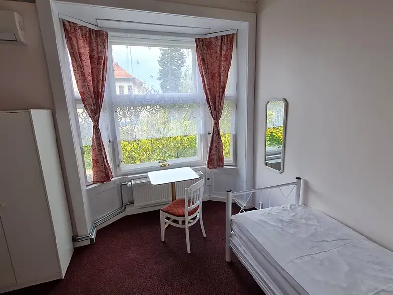 Pronájem bytu pokoje 12 m², Praha – náhled fotky 1