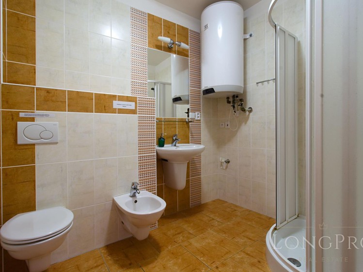 Prodej komerčního prostoru, 995 m² (21 z 24)