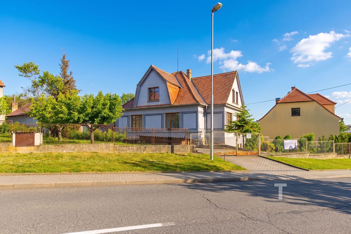 Prodej rodinného domu 245 m², pozemek 1569 m²