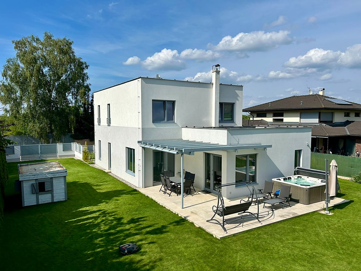 Prodej rodinného domu 217 m², pozemek 1004 m² – fotografie 3