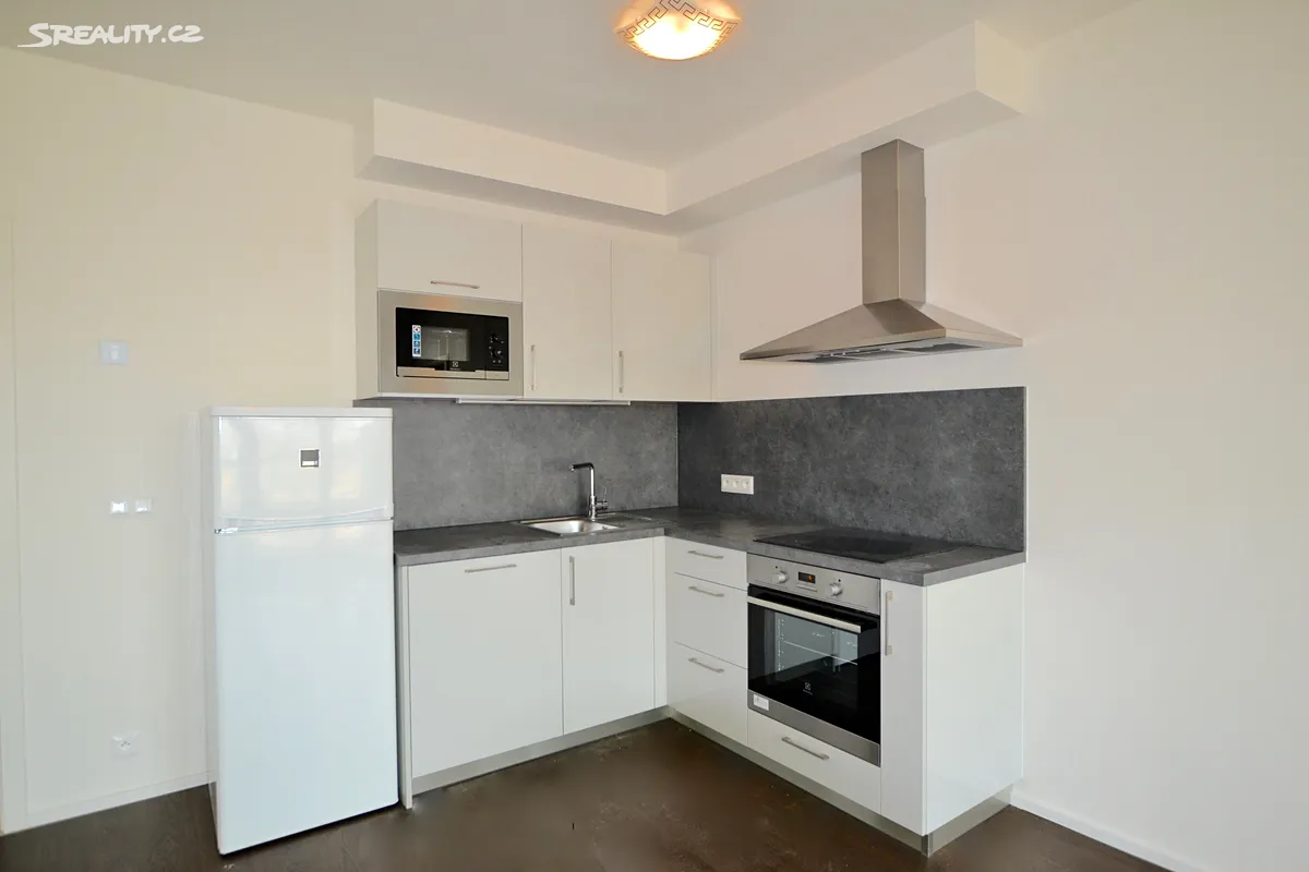 Pronájem bytu 1+kk 34 m², Praha