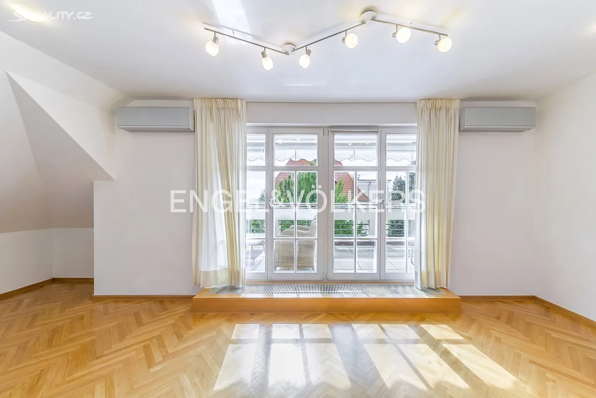 Prodej vily 434 m², pozemek 633 m² – pohled 6
