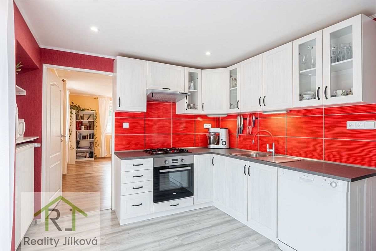 Prodej rodinného domu 300 m², pozemek 12289 m² – fotografie 3