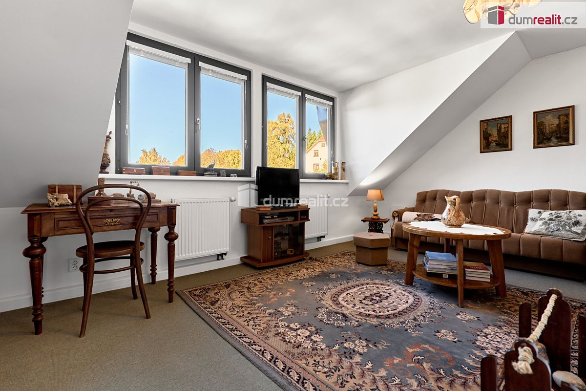 Prodej rodinného domu 250 m², pozemek 1520 m² – fotografie 3