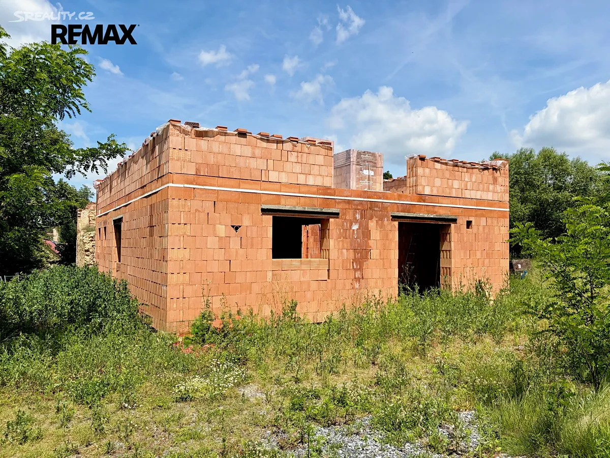 Prodej rodinného domu 208 m², pozemek 2688 m² – další