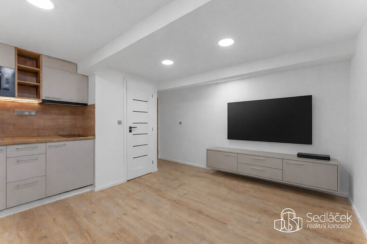 Prodej bytu atypický 39 m², Praha – fotka 1 z 3
