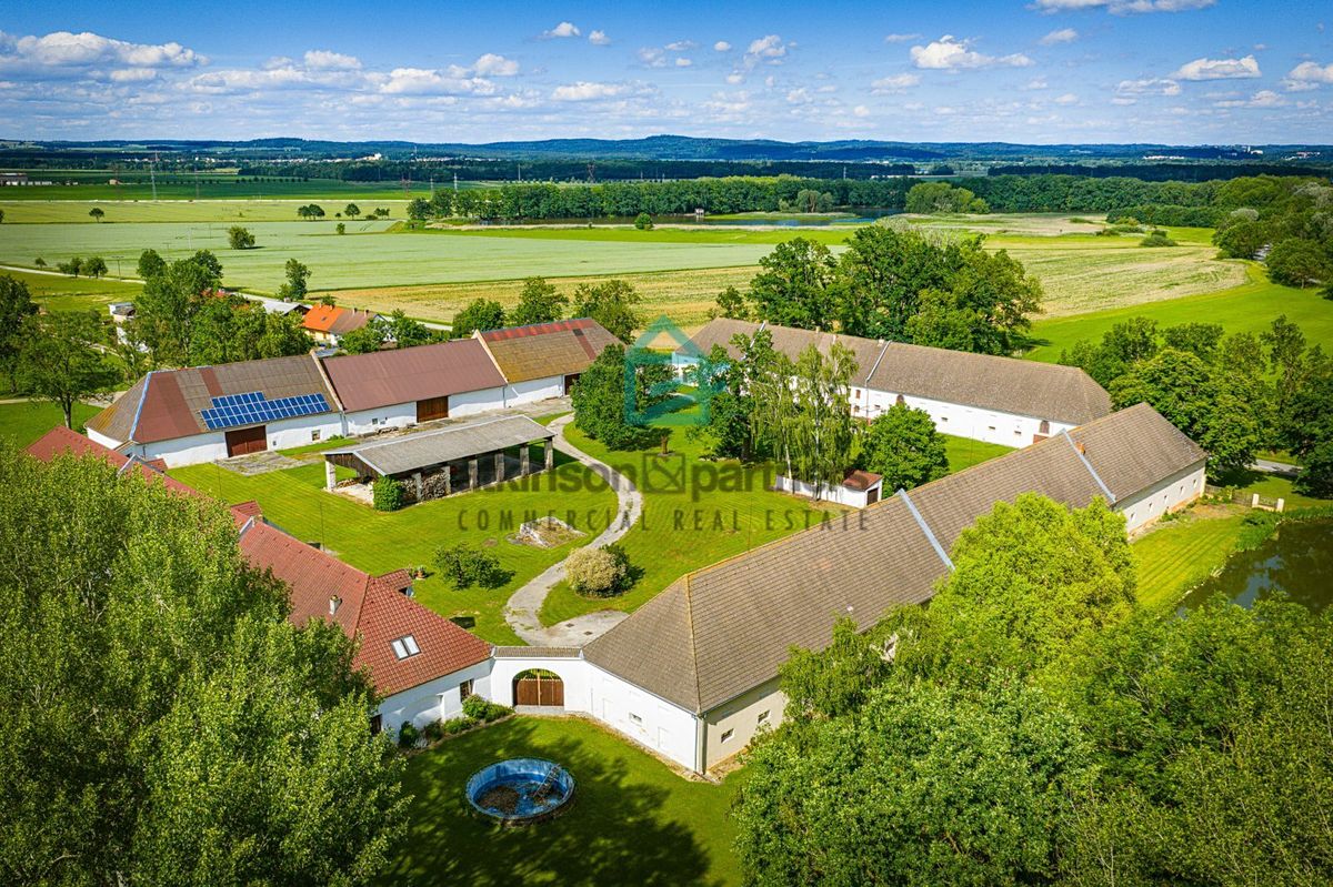 Prodej zemědělské usedlosti 1600 m², pozemek 919488 m²
