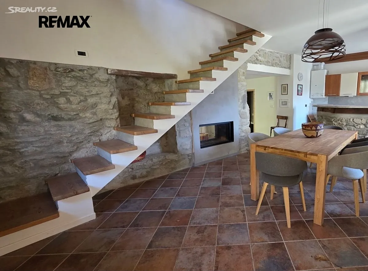Prodej vily 300 m², pozemek 2500 m² - Vista 3
