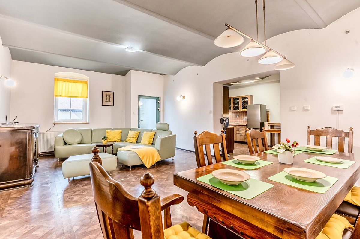 Prodej rodinného domu 497 m², pozemek 2572 m² – fotografie 2