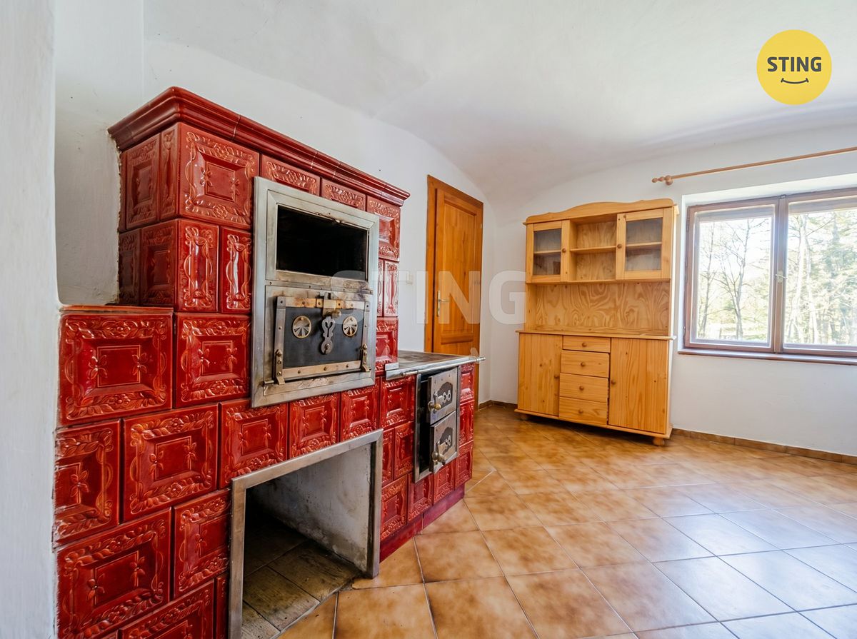 Prodej rodinného domu 200 m², pozemek 2191 m² – fotografie 2