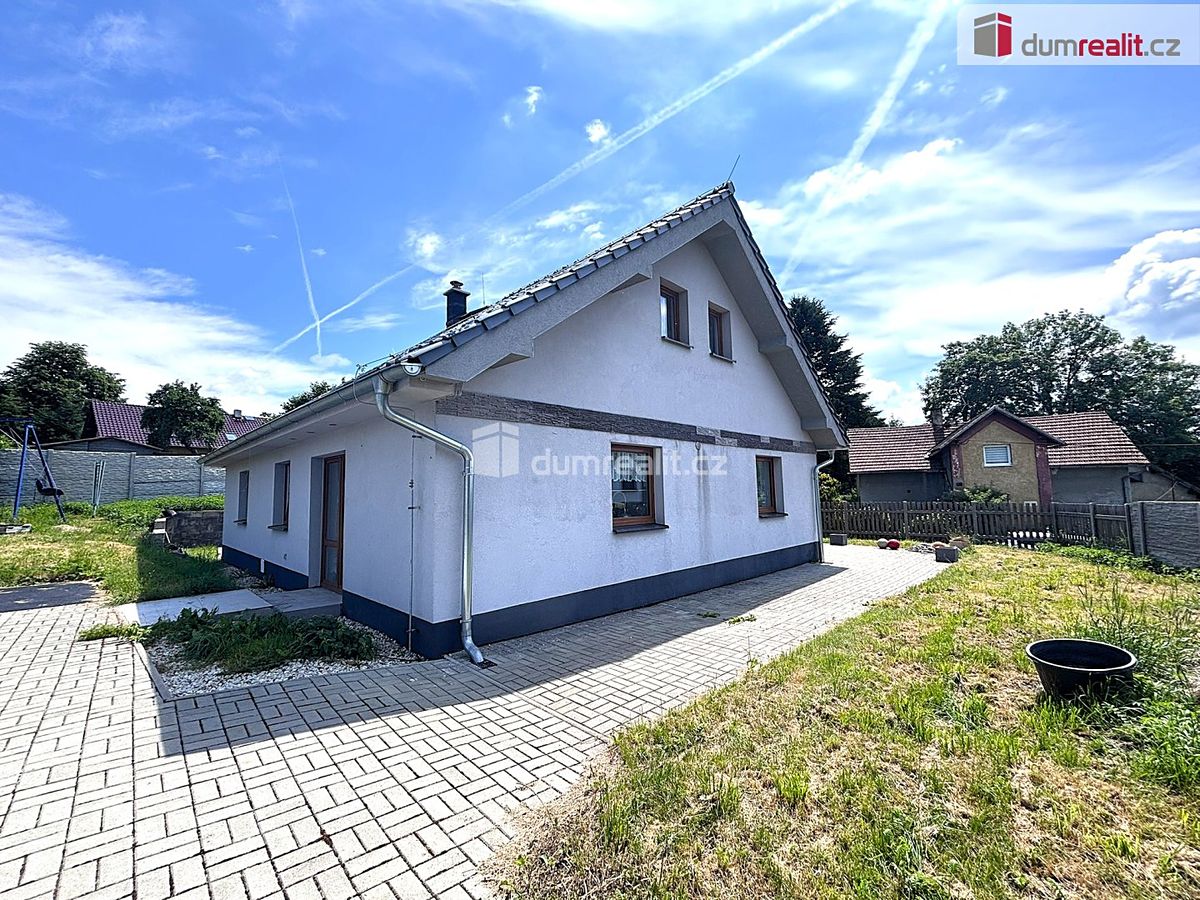 Prodej rodinného domu 135 m², pozemek 1037 m² – fotografie 2