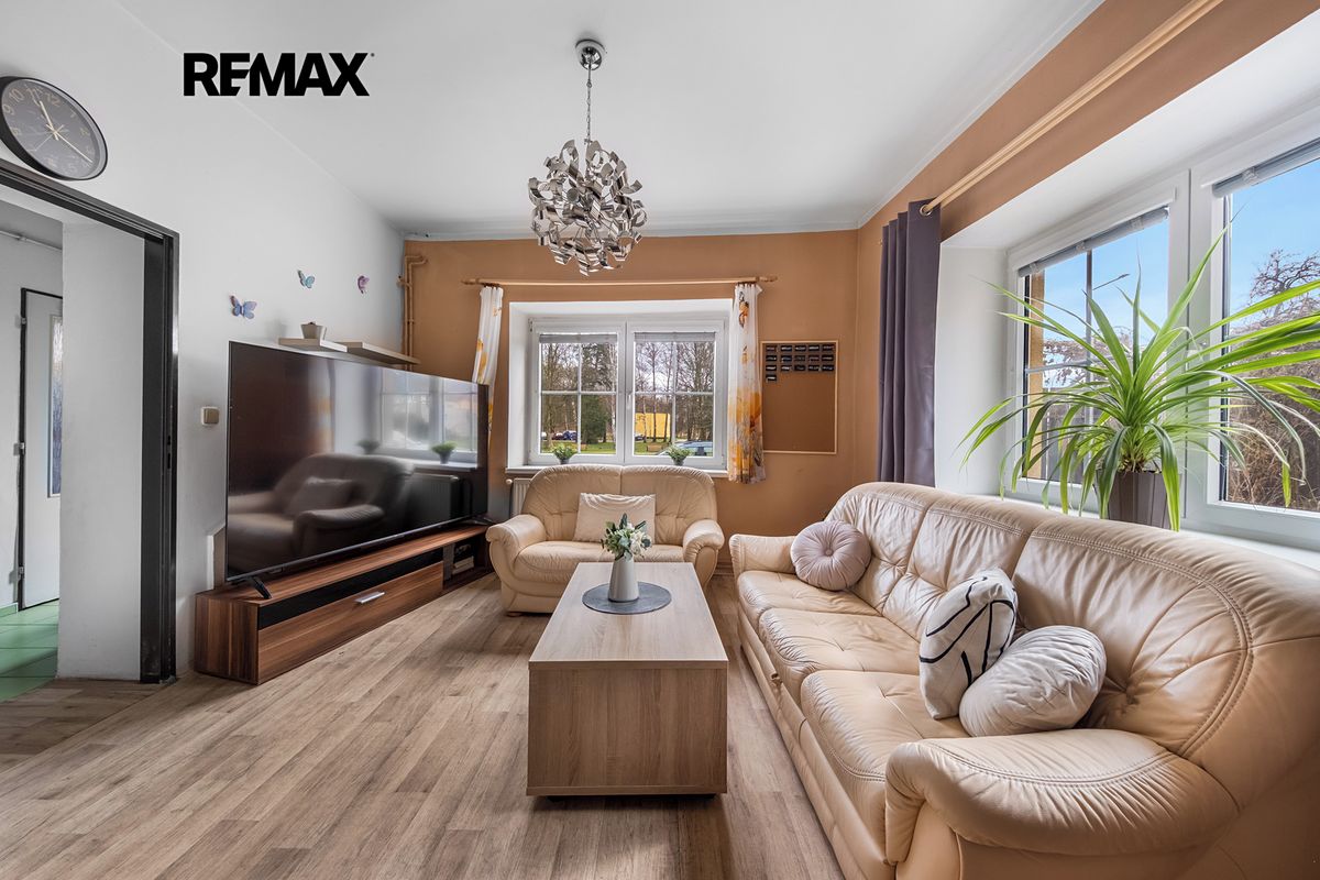 Prodej rodinného domu 160 m², pozemek 123 m² – fotografie 2
