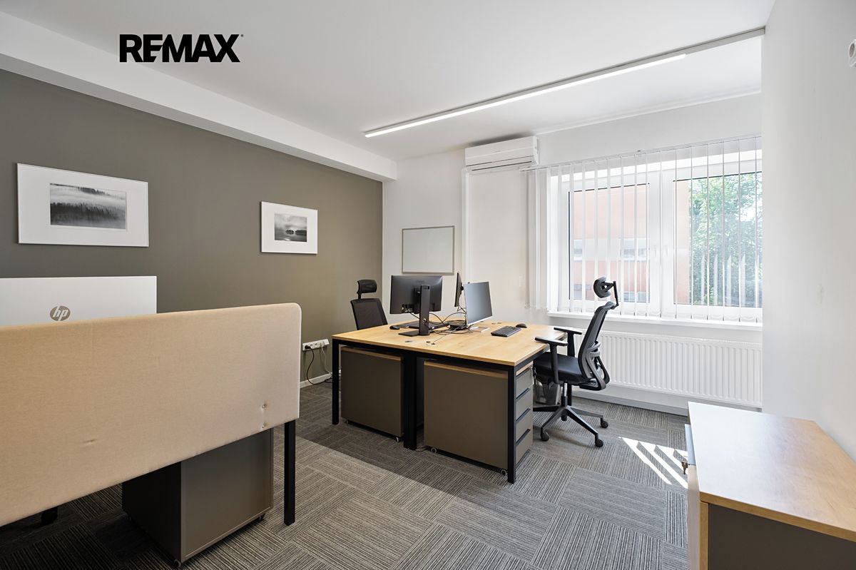 Pronájem kanceláře 274 m² – fotografie 2