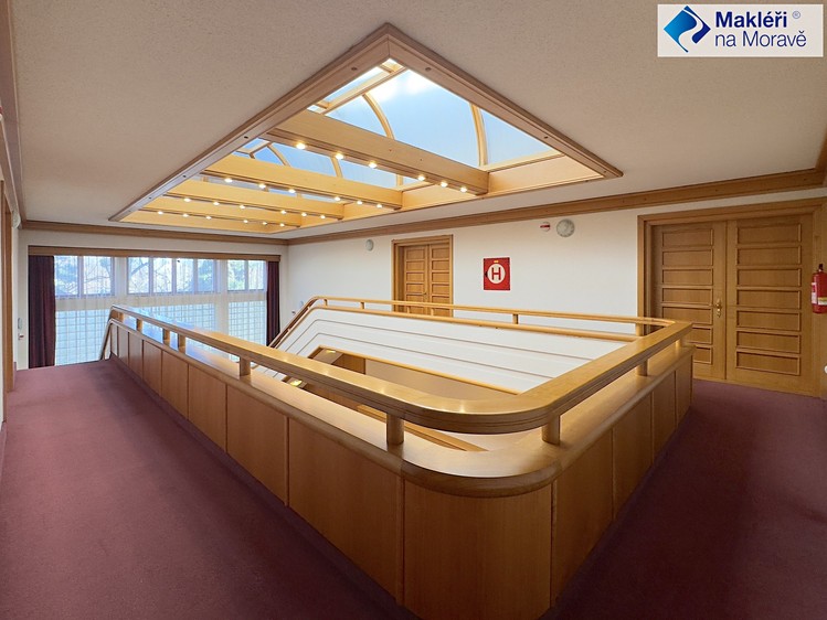 Prodej komerčního prostoru, 2 550 m² (28 z 50)