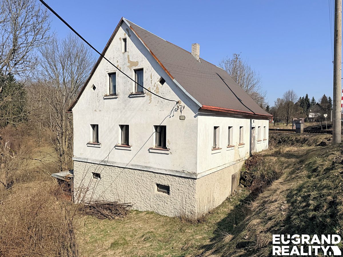 Prodej rodinného domu 198 m², pozemek 923 m² – fotografie 3