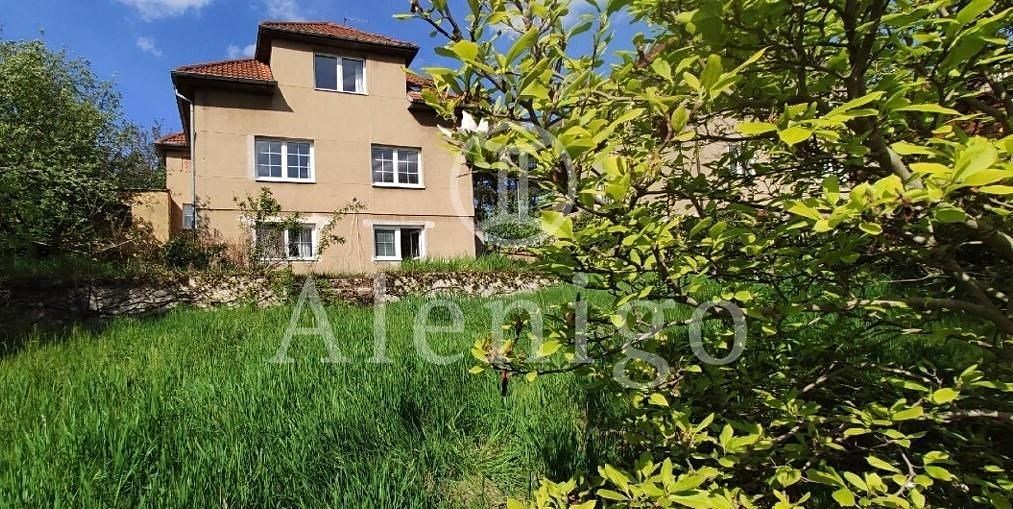 Prodej rodinného domu 275 m², pozemek 676 m² – fotografie 2