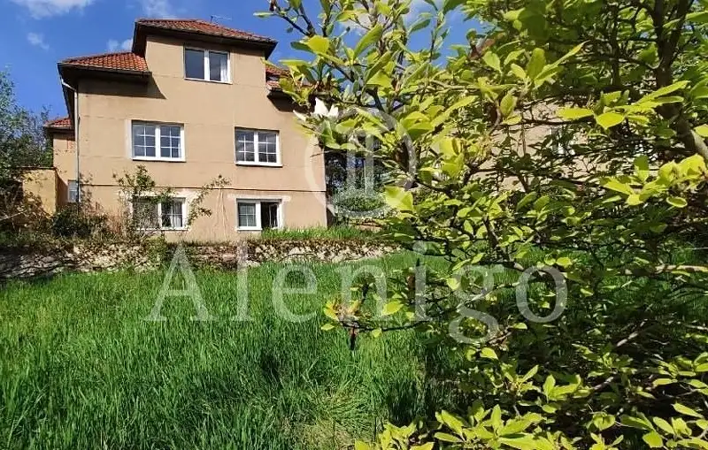 Prodej rodinného domu 275 m², pozemek 676 m², Praha – náhled fotky 2