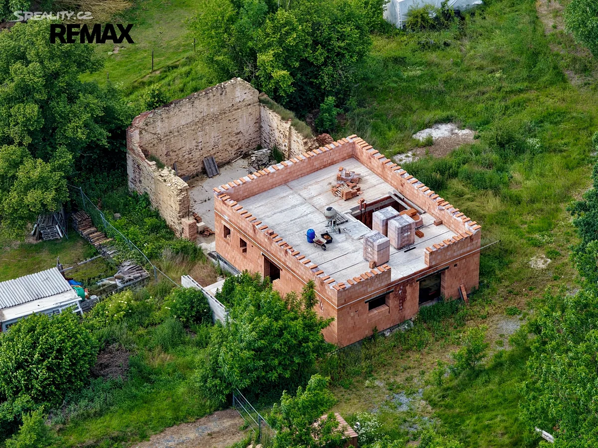Prodej rodinného domu 208 m², pozemek 2688 m² – pohled 6