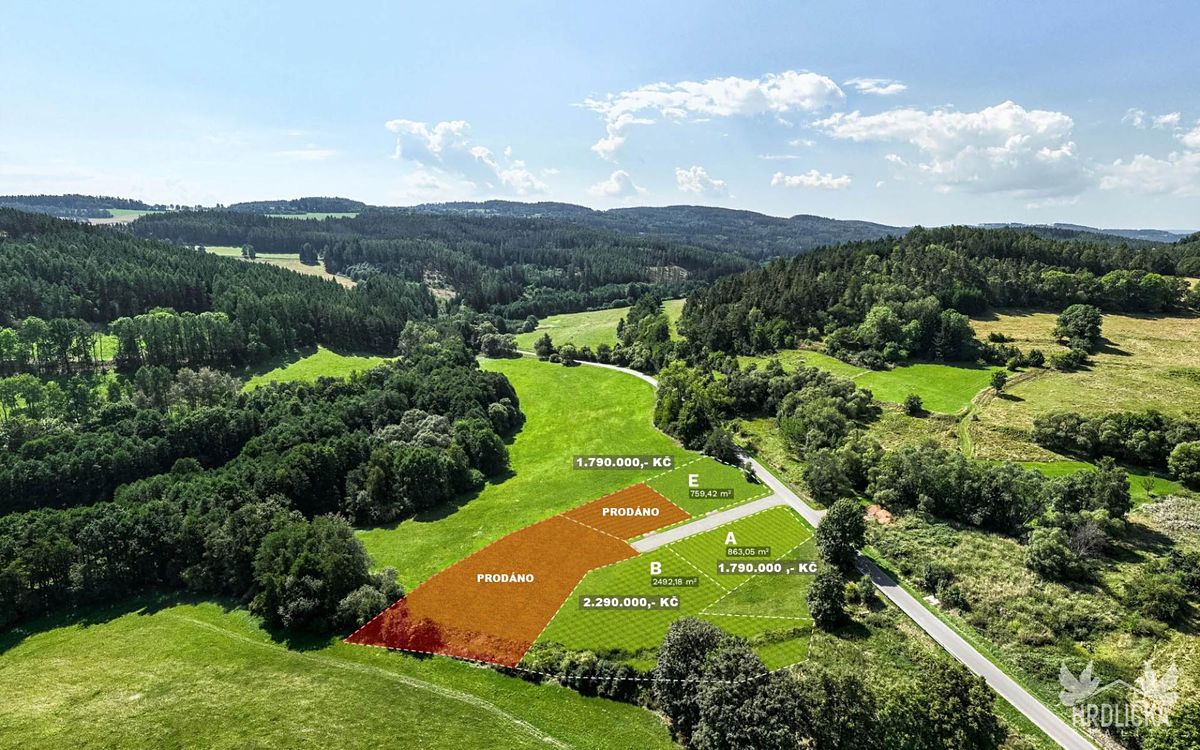 Prodej stavebního pozemku 864 m², Čestice – fotka 1 z 3