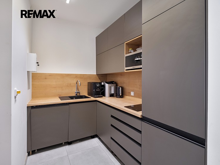Комерційне приміщення в оренду, 274 м² (18 з 24)