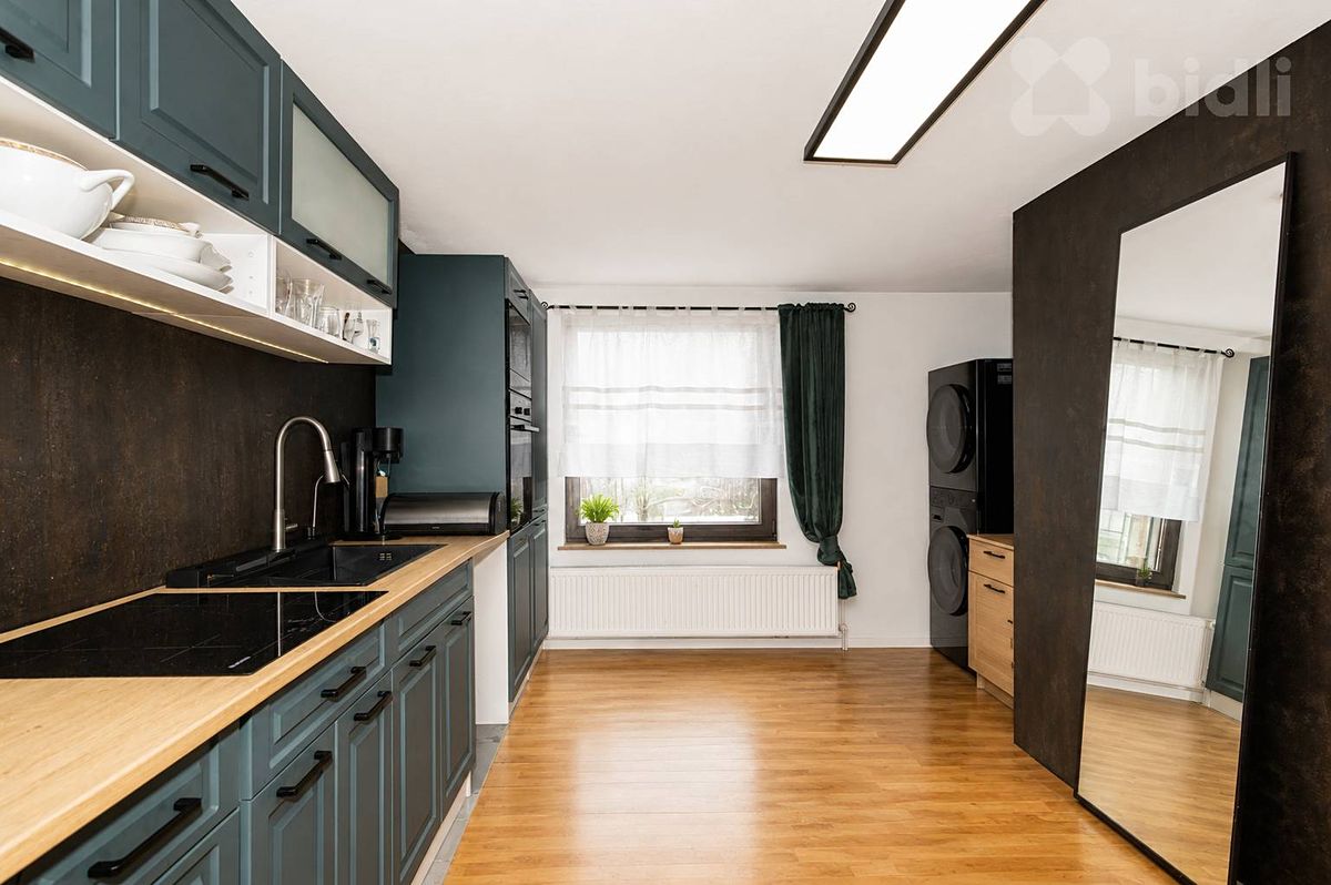 Prodej rodinného domu 280 m², pozemek 480 m² – fotografie 2