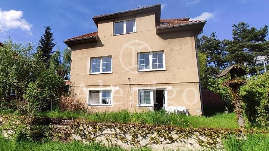 Prodej rodinného domu 275 m², pozemek 676 m²
