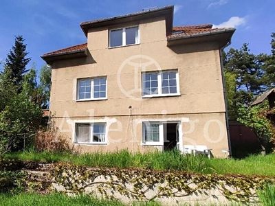 Prodej rodinného domu 275 m², pozemek 676 m²