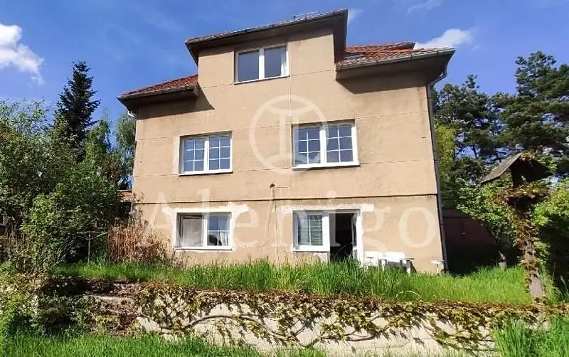 Prodej rodinného domu 275 m², pozemek 676 m², Praha – náhled fotky 1