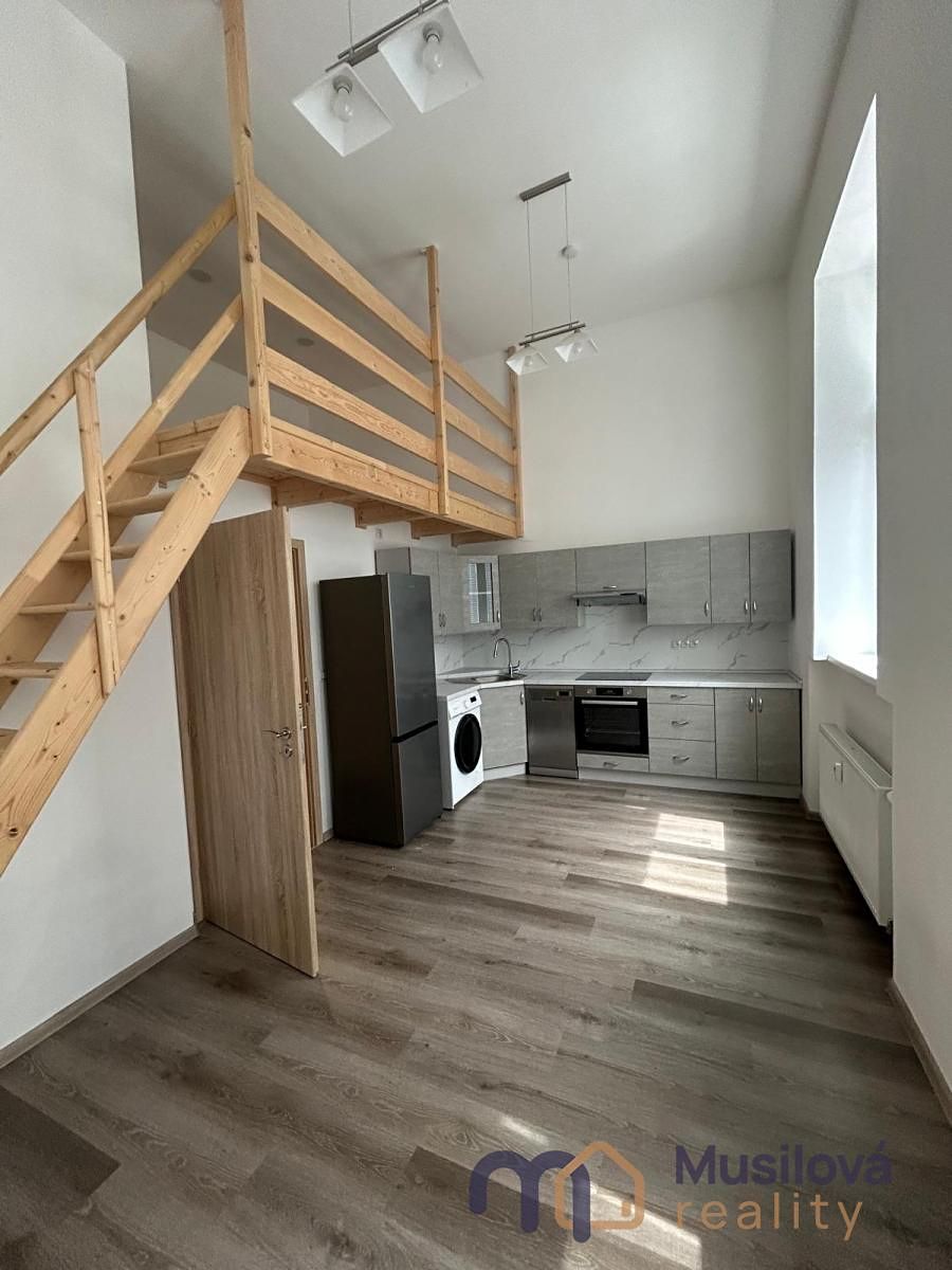 Pronájem bytu 1+kk 30 m² – fotografie 3