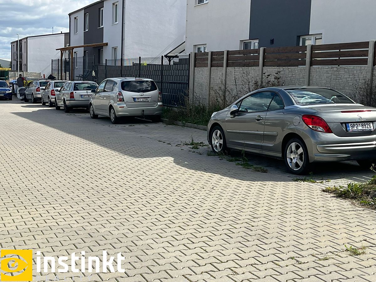 Pronájem garážového stání 12 m² – fotografie 2