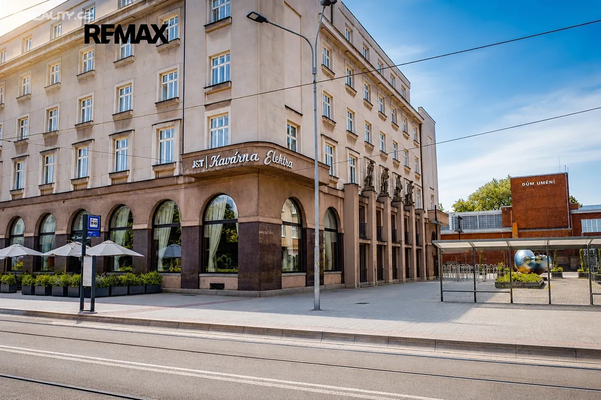 Pronájem kanceláře 22 m², Umělecká