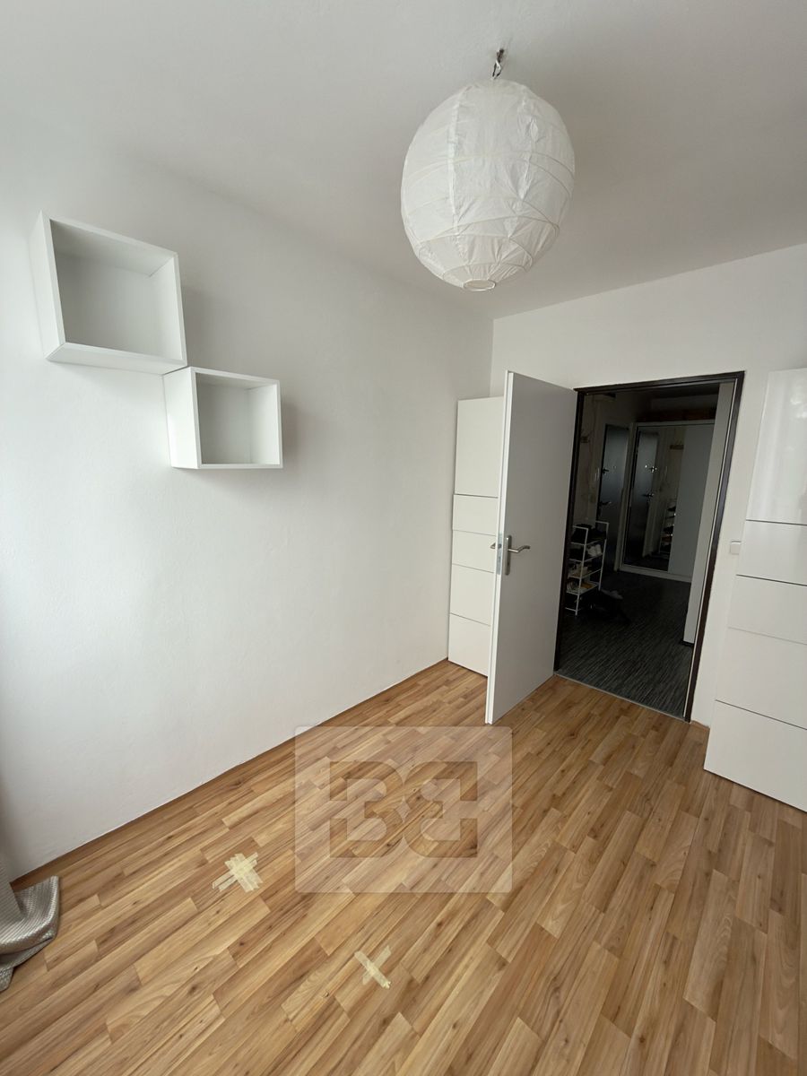 Pronájem bytu pokoje 54 m²