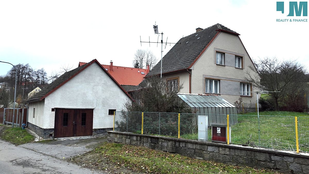 Prodej rodinného domu 180 m², pozemek 943 m²