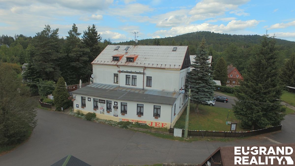 Prodej rodinného domu 2000 m², pozemek 4600 m² – fotografie 4
