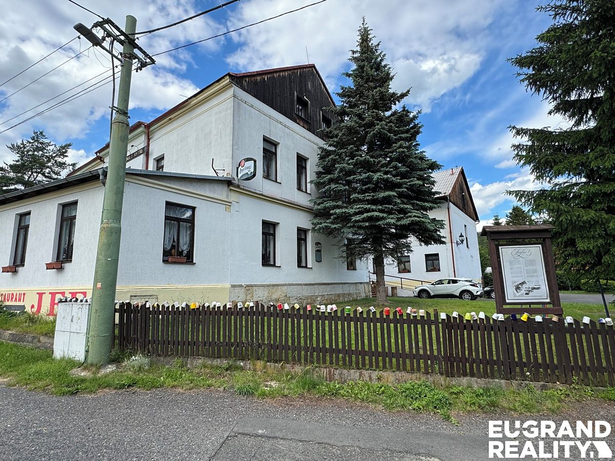 Prodej rodinného domu 2000 m², pozemek 4600 m² – fotografie 5