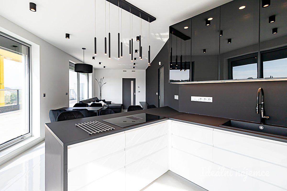 Pronájem bytu 4+kk 107 m²