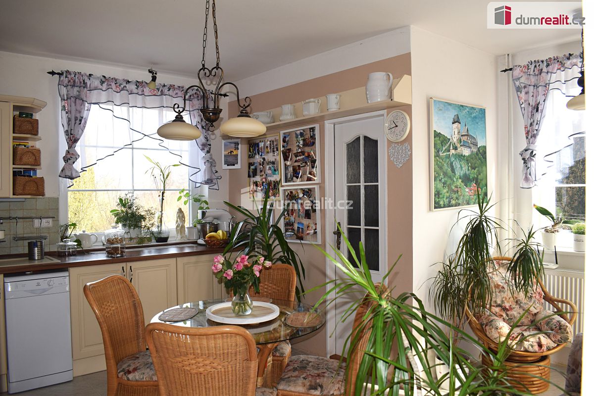Prodej rodinného domu 250 m², pozemek 952 m² – fotografie 3