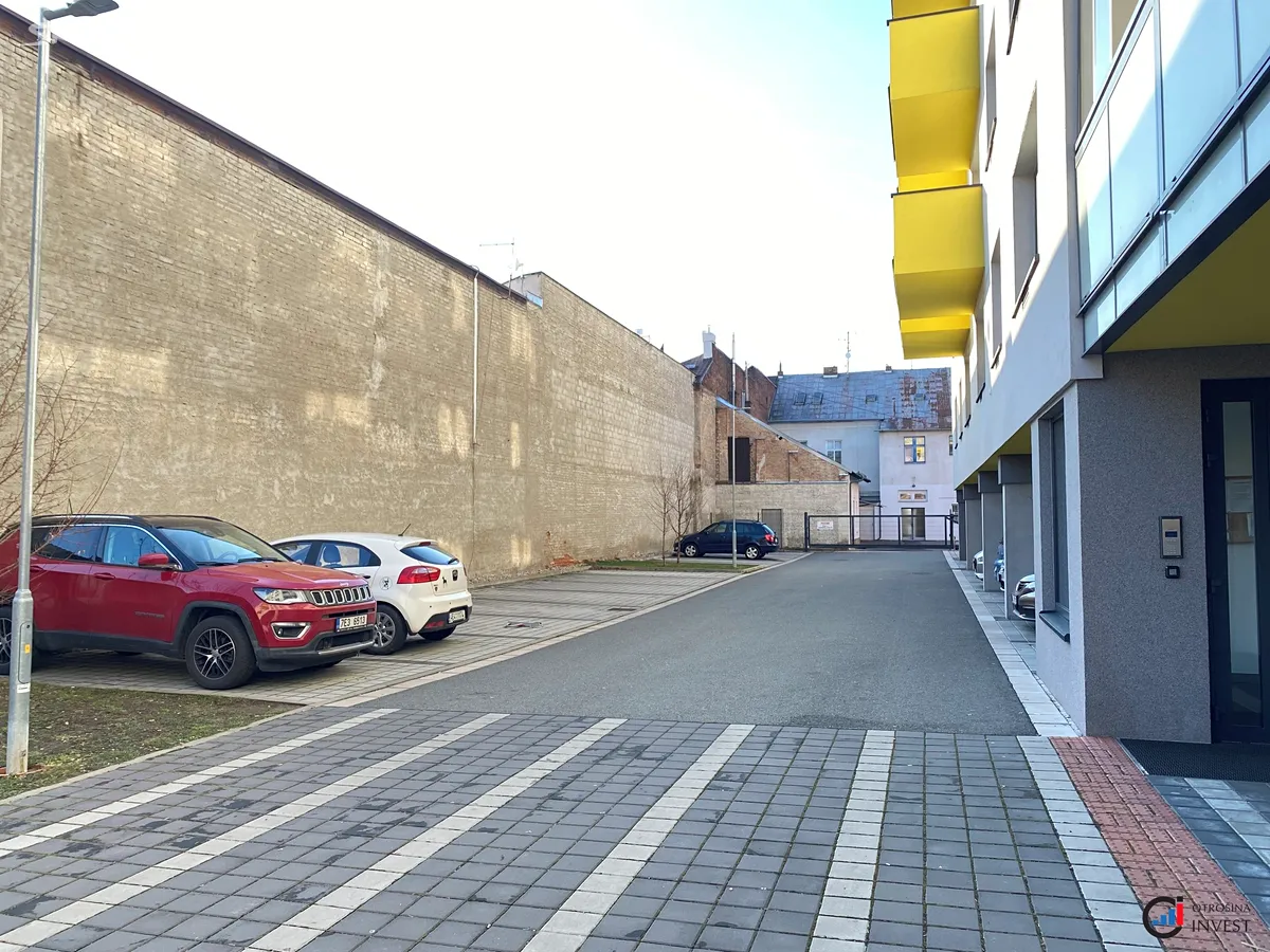 Pronájem garážového stání 16 m² – pohled 3
