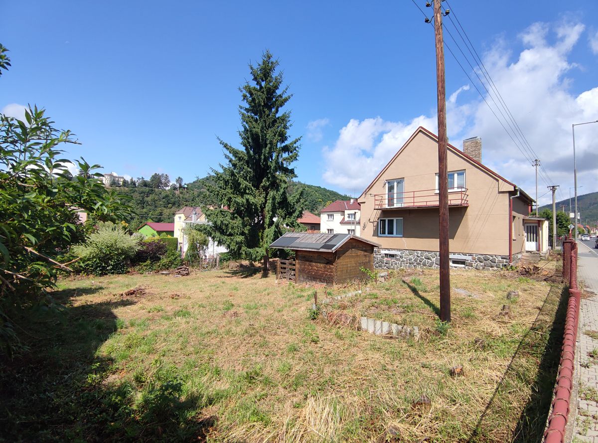 Prodej rodinného domu 220 m², pozemek 889 m² – fotografie 2