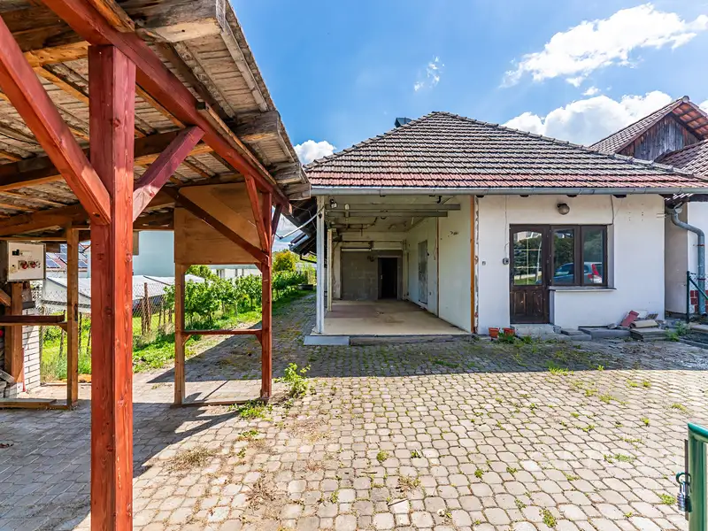 Prodej obchodního prostoru 374 m², Šťáhlavy – náhled fotky 1