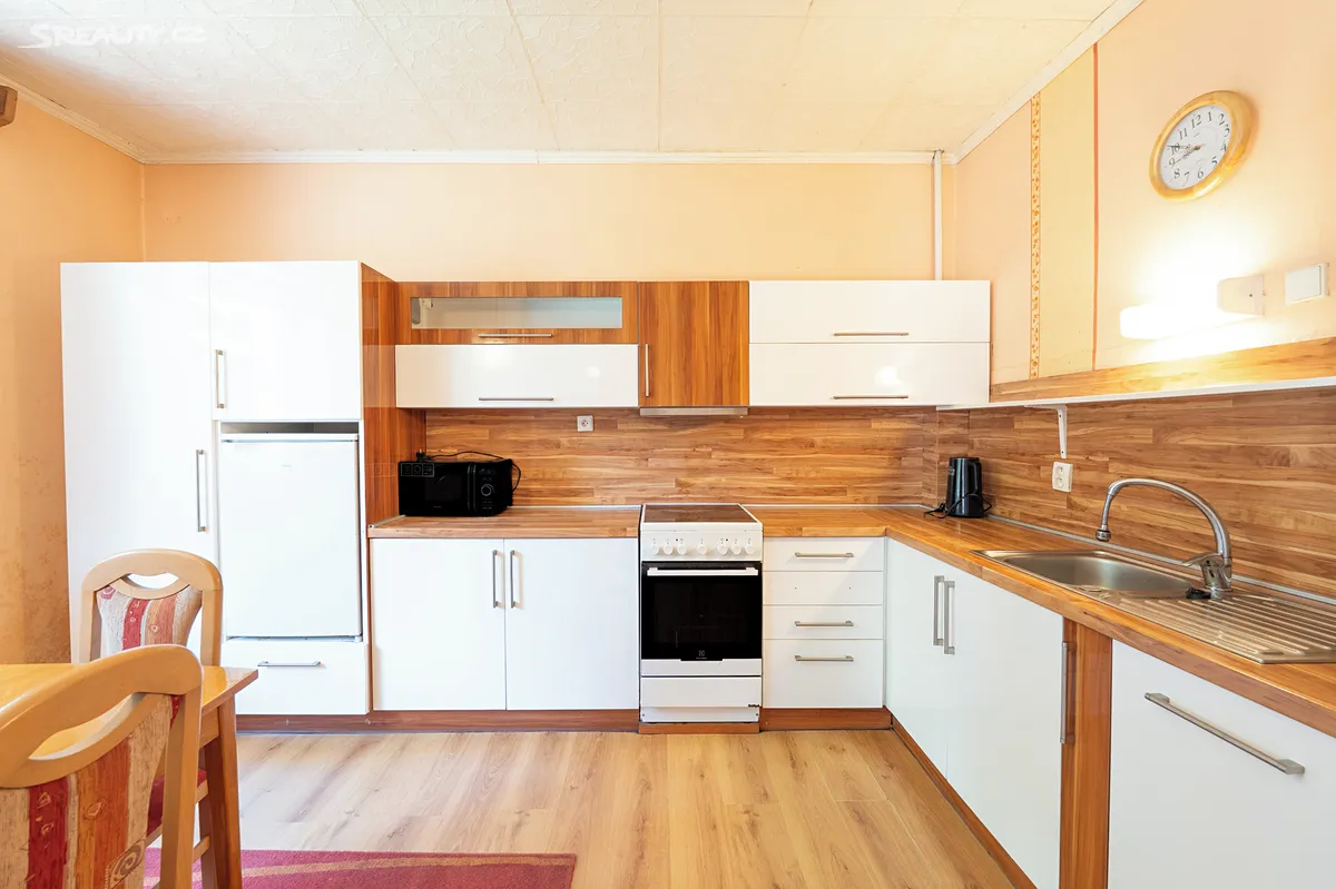 Prodej rodinného domu 194 m², pozemek 1073 m² – pohled 6
