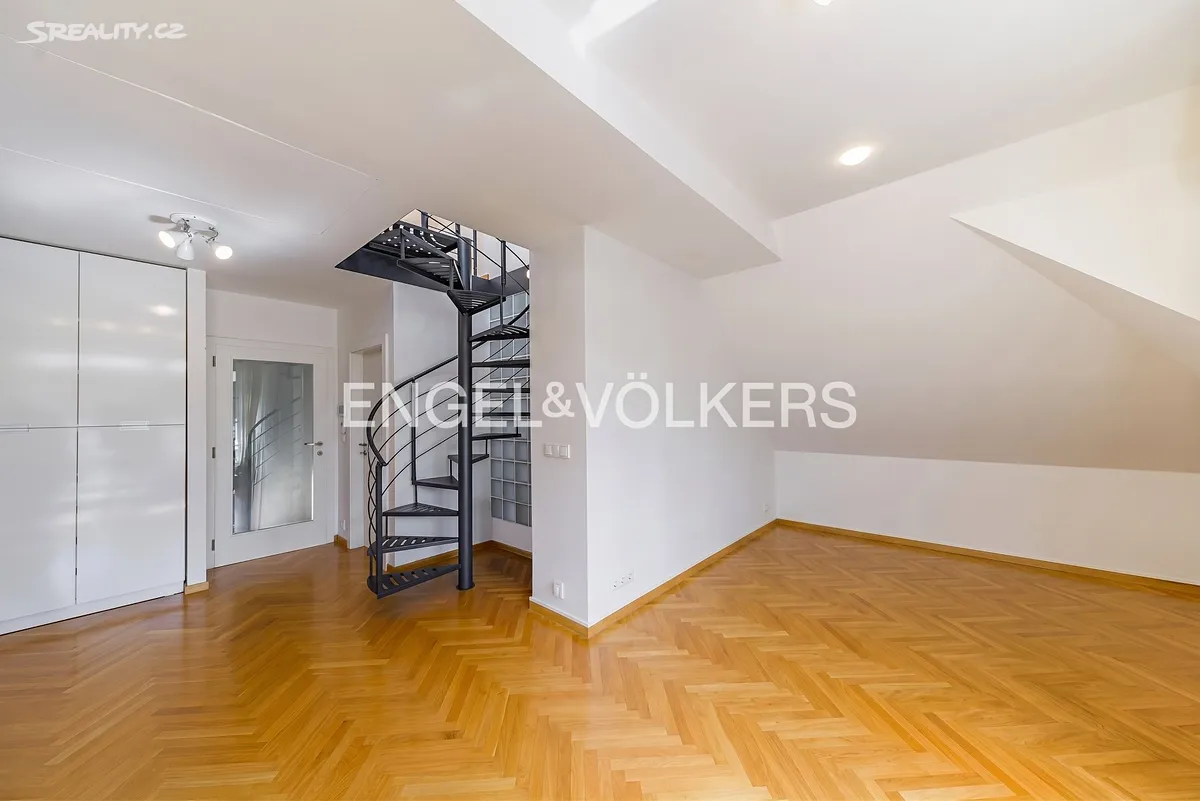 Prodej vily 434 m², pozemek 633 m² – další