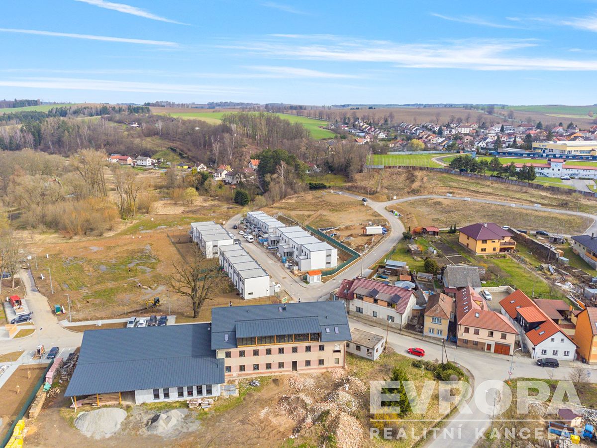 Prodej stavebního pozemku 742 m² – fotografie 3