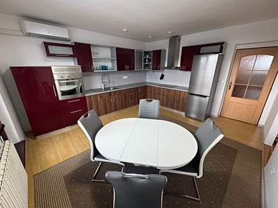 Prodej  rodinného domu 285 m², pozemek 389 m²