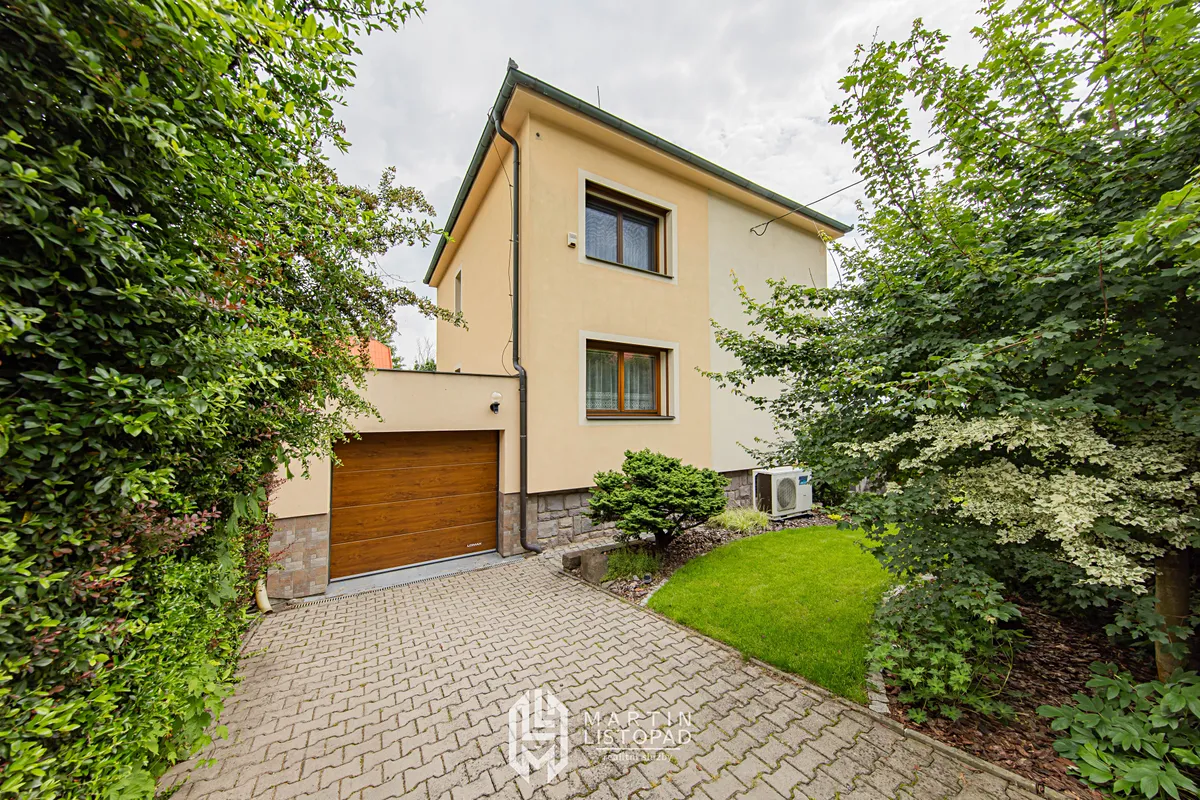 Prodej rodinného domu 250 m², pozemek 684 m²